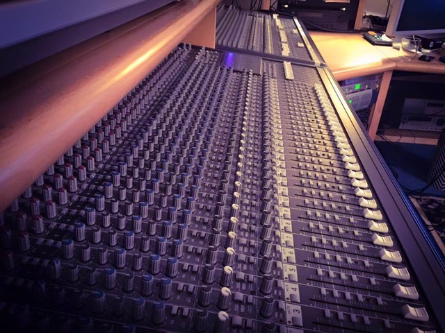 Mackie 8 BUS 64 Channels.jpg