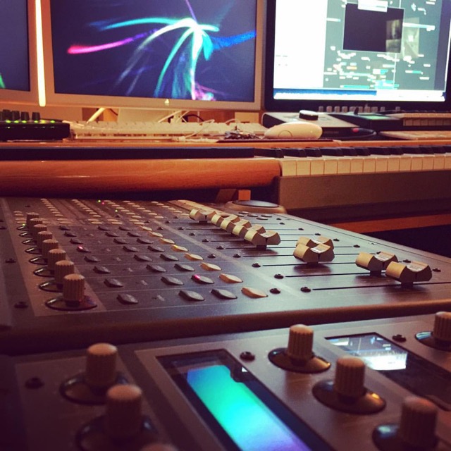 Mackie Controller View